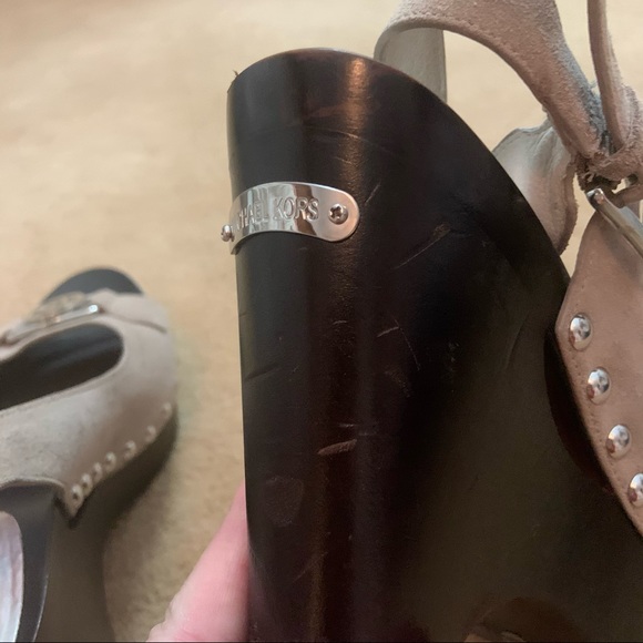 Michael Kors Signature Tan Suede and silver accent 6.5 Wedge heels - Picture 13 of 16